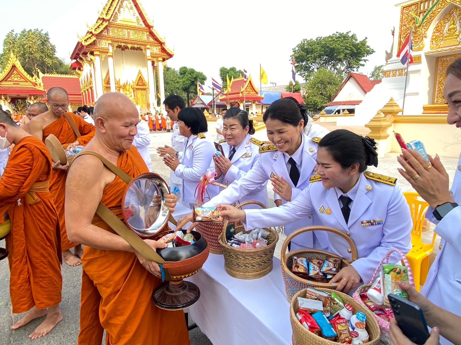 พช.นครพนม   ร่วมพิธีเจริญพระพุทธมนต์และพิธีทำบุญตักบาตร เฉลิมพระเกียรติสมเด็จพระเจ้าลูกยาเธอ เจ้าฟ้าทีปังกรรัศมีโชติ มหาวชิโรตตมางกูร สิริวิบูลยราชกุมาร เนื่องในโอกาสวันคล้ายวันประสูติ 29 เมษายน 2567