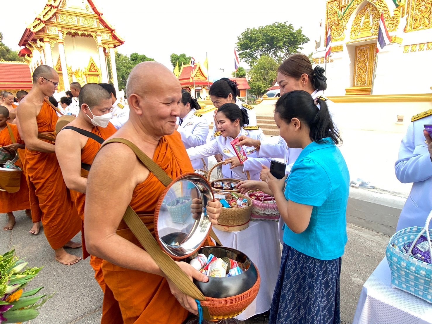 พช.นครพนม   ร่วมพิธีเจริญพระพุทธมนต์และพิธีทำบุญตักบาตร เฉลิมพระเกียรติสมเด็จพระเจ้าลูกยาเธอ เจ้าฟ้าทีปังกรรัศมีโชติ มหาวชิโรตตมางกูร สิริวิบูลยราชกุมาร เนื่องในโอกาสวันคล้ายวันประสูติ 29 เมษายน 2567