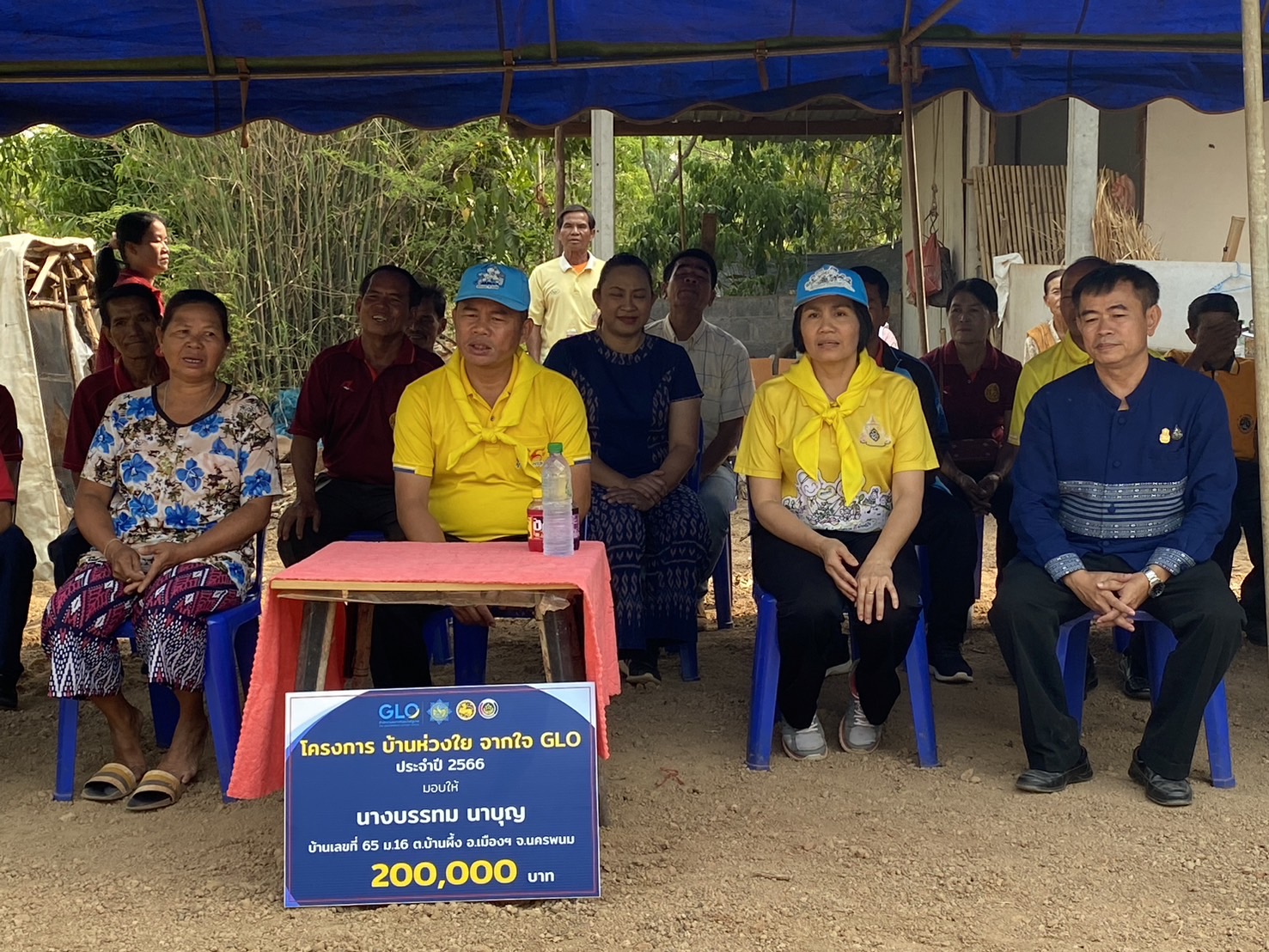พช.นครพนม ร่วมพิธียกเสาเอกบ้านห่วงใยจากใจ GLO ปี 2566
