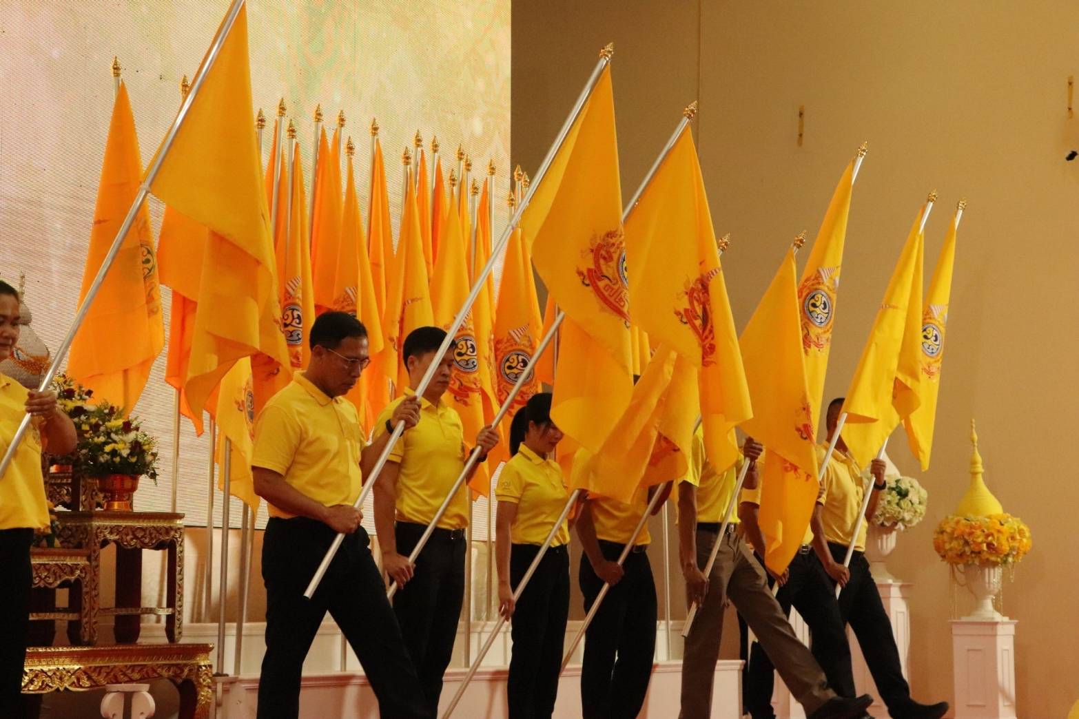 พช.นครพนม   ร่วมพิธีรับธงตราสัญลักษณ์งานเฉลิมพระเกียรติพระบาทสมเด็จพระเจ้าอยู่หัวฯ เนื่องในโอกาสพระราชพิธีมหามงคลเฉลิมพระชนมพรรษา 6 รอบ 28 กรกฎาคม 2567