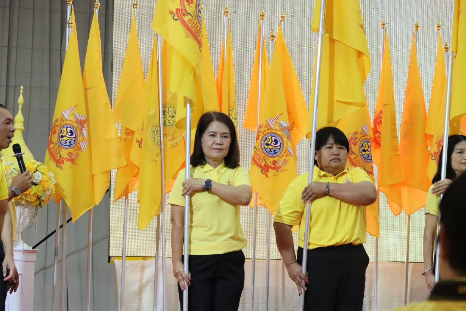 พช.นครพนม   ร่วมพิธีรับธงตราสัญลักษณ์งานเฉลิมพระเกียรติพระบาทสมเด็จพระเจ้าอยู่หัวฯ เนื่องในโอกาสพระราชพิธีมหามงคลเฉลิมพระชนมพรรษา 6 รอบ 28 กรกฎาคม 2567