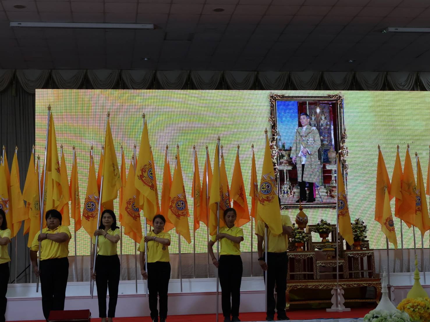 พช.นครพนม   ร่วมพิธีรับธงตราสัญลักษณ์งานเฉลิมพระเกียรติพระบาทสมเด็จพระเจ้าอยู่หัวฯ เนื่องในโอกาสพระราชพิธีมหามงคลเฉลิมพระชนมพรรษา 6 รอบ 28 กรกฎาคม 2567