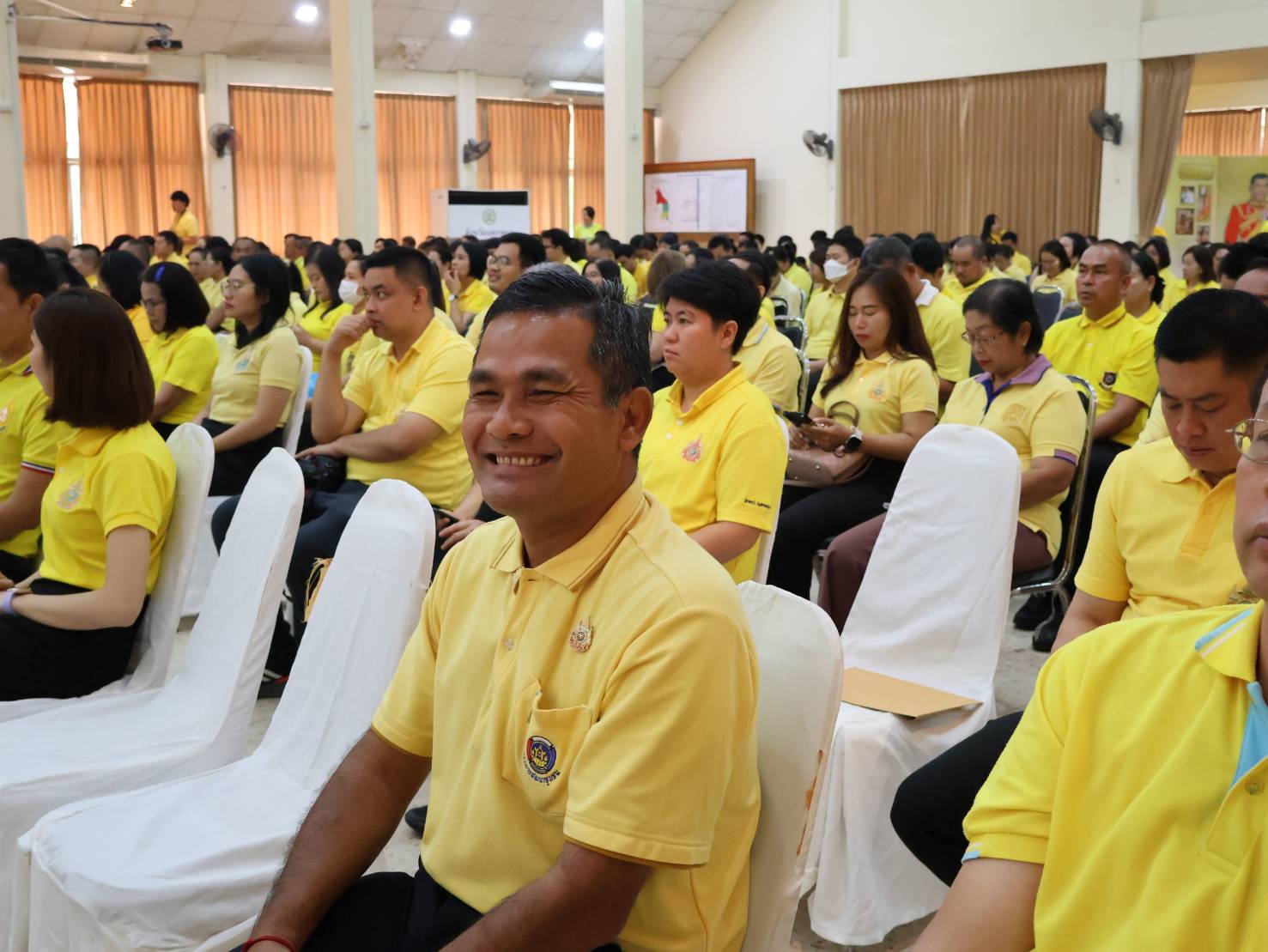 พช.นครพนม   ร่วมพิธีรับธงตราสัญลักษณ์งานเฉลิมพระเกียรติพระบาทสมเด็จพระเจ้าอยู่หัวฯ เนื่องในโอกาสพระราชพิธีมหามงคลเฉลิมพระชนมพรรษา 6 รอบ 28 กรกฎาคม 2567