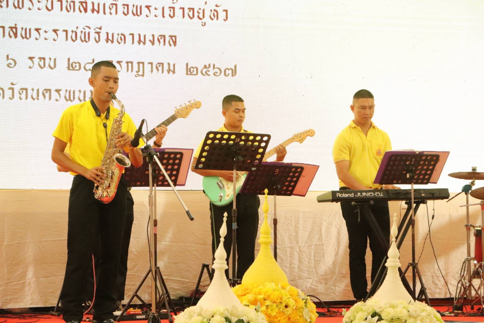 พช.นครพนม   ร่วมพิธีรับธงตราสัญลักษณ์งานเฉลิมพระเกียรติพระบาทสมเด็จพระเจ้าอยู่หัวฯ เนื่องในโอกาสพระราชพิธีมหามงคลเฉลิมพระชนมพรรษา 6 รอบ 28 กรกฎาคม 2567