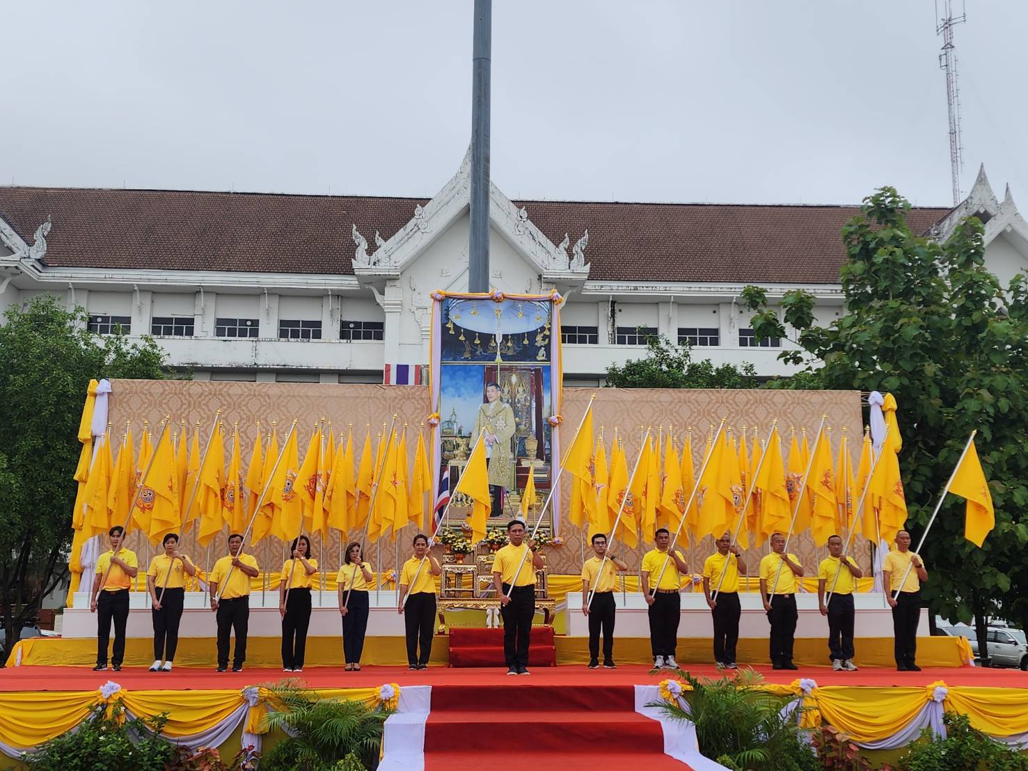 พช.นครพนม   ร่วมกิจกรรมเดิน วิ่ง ปั่น ธงตราสัญลักษณ์งานเฉลิมพระเกียรติพระบาทสมเด็จพระเจ้าอยู่หัว เนื่องในโอกาสพระราชพิธีมหามงคลเฉลิมพระชนมพรรษา 6 รอบ 28 กรกฎาคม 2567 ส่งมอบต่อให้จังหวัดสกลนคร