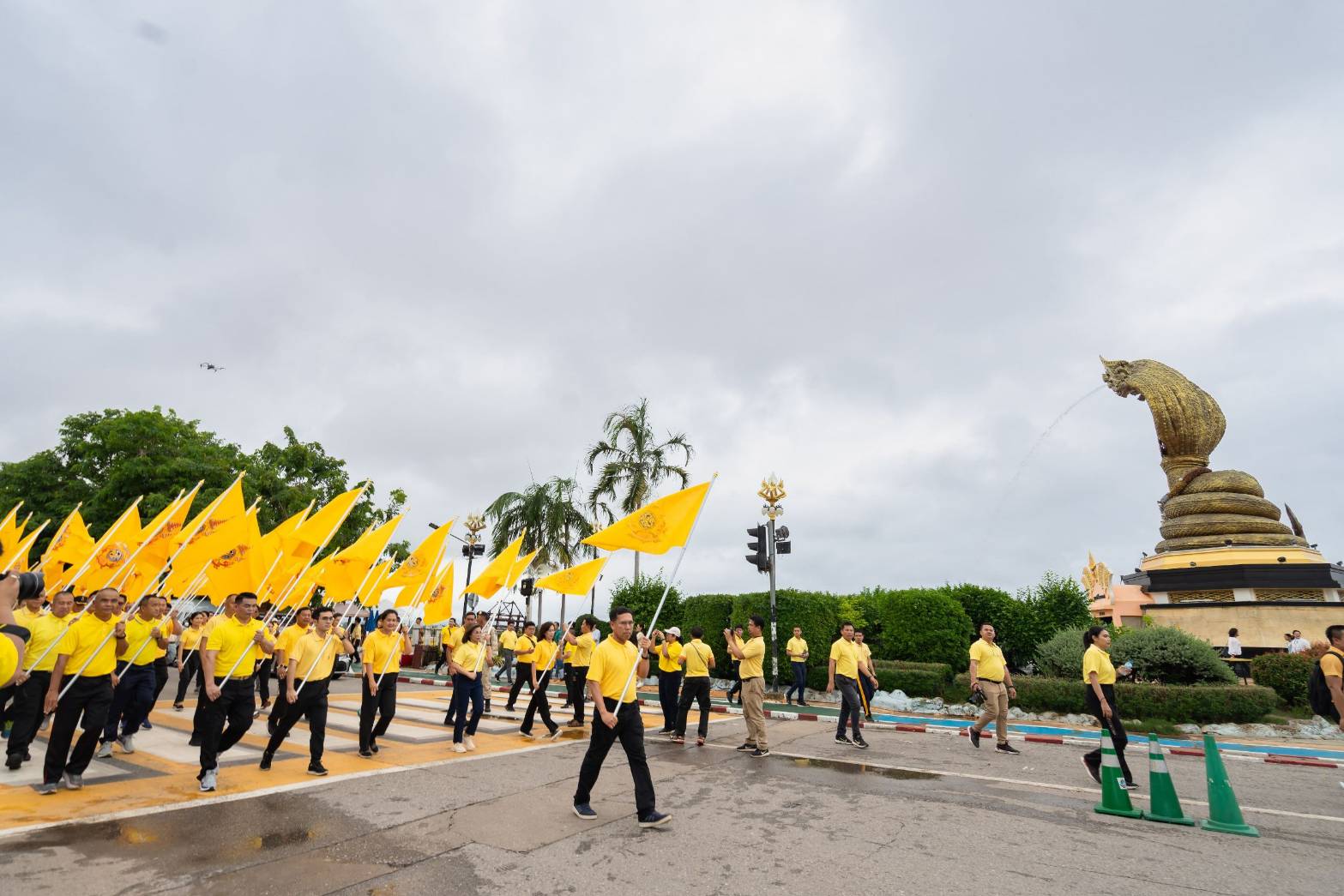 พช.นครพนม   ร่วมกิจกรรมเดิน วิ่ง ปั่น ธงตราสัญลักษณ์งานเฉลิมพระเกียรติพระบาทสมเด็จพระเจ้าอยู่หัว เนื่องในโอกาสพระราชพิธีมหามงคลเฉลิมพระชนมพรรษา 6 รอบ 28 กรกฎาคม 2567 ส่งมอบต่อให้จังหวัดสกลนคร