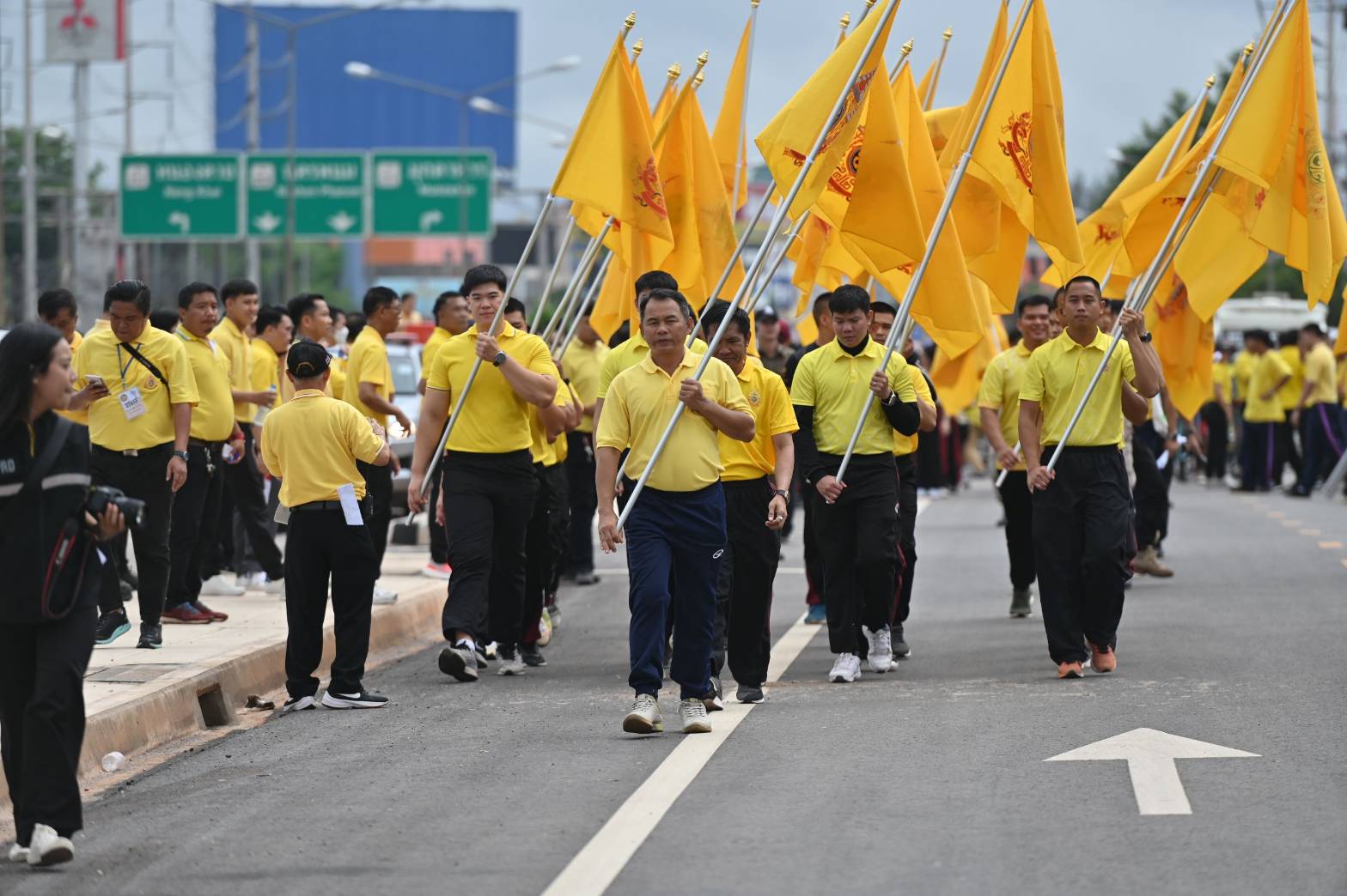 พช.นครพนม   ร่วมกิจกรรมเดิน วิ่ง ปั่น ธงตราสัญลักษณ์งานเฉลิมพระเกียรติพระบาทสมเด็จพระเจ้าอยู่หัว เนื่องในโอกาสพระราชพิธีมหามงคลเฉลิมพระชนมพรรษา 6 รอบ 28 กรกฎาคม 2567 ส่งมอบต่อให้จังหวัดสกลนคร