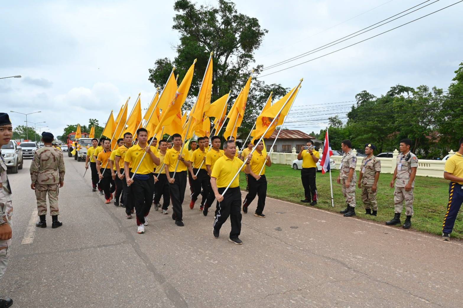 พช.นครพนม   ร่วมกิจกรรมเดิน วิ่ง ปั่น ธงตราสัญลักษณ์งานเฉลิมพระเกียรติพระบาทสมเด็จพระเจ้าอยู่หัว เนื่องในโอกาสพระราชพิธีมหามงคลเฉลิมพระชนมพรรษา 6 รอบ 28 กรกฎาคม 2567 ส่งมอบต่อให้จังหวัดสกลนคร
