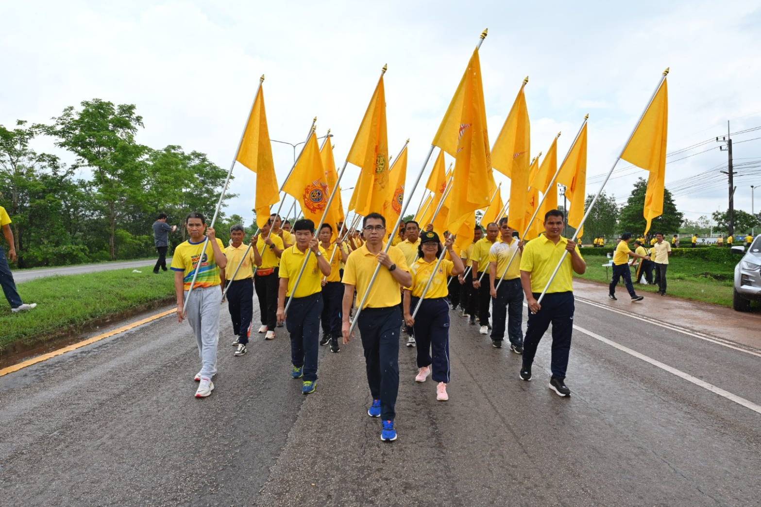 พช.นครพนม   ร่วมกิจกรรมเดิน วิ่ง ปั่น ธงตราสัญลักษณ์งานเฉลิมพระเกียรติพระบาทสมเด็จพระเจ้าอยู่หัว เนื่องในโอกาสพระราชพิธีมหามงคลเฉลิมพระชนมพรรษา 6 รอบ 28 กรกฎาคม 2567 ส่งมอบต่อให้จังหวัดสกลนคร