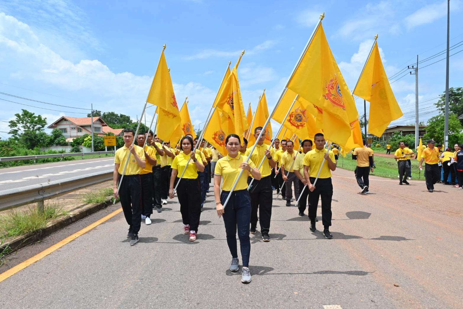 พช.นครพนม   ร่วมกิจกรรมเดิน วิ่ง ปั่น ธงตราสัญลักษณ์งานเฉลิมพระเกียรติพระบาทสมเด็จพระเจ้าอยู่หัว เนื่องในโอกาสพระราชพิธีมหามงคลเฉลิมพระชนมพรรษา 6 รอบ 28 กรกฎาคม 2567 ส่งมอบต่อให้จังหวัดสกลนคร