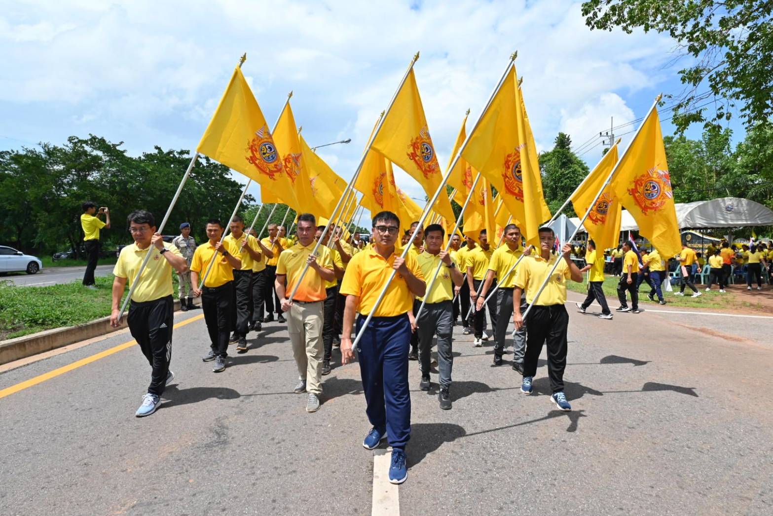 พช.นครพนม   ร่วมกิจกรรมเดิน วิ่ง ปั่น ธงตราสัญลักษณ์งานเฉลิมพระเกียรติพระบาทสมเด็จพระเจ้าอยู่หัว เนื่องในโอกาสพระราชพิธีมหามงคลเฉลิมพระชนมพรรษา 6 รอบ 28 กรกฎาคม 2567 ส่งมอบต่อให้จังหวัดสกลนคร