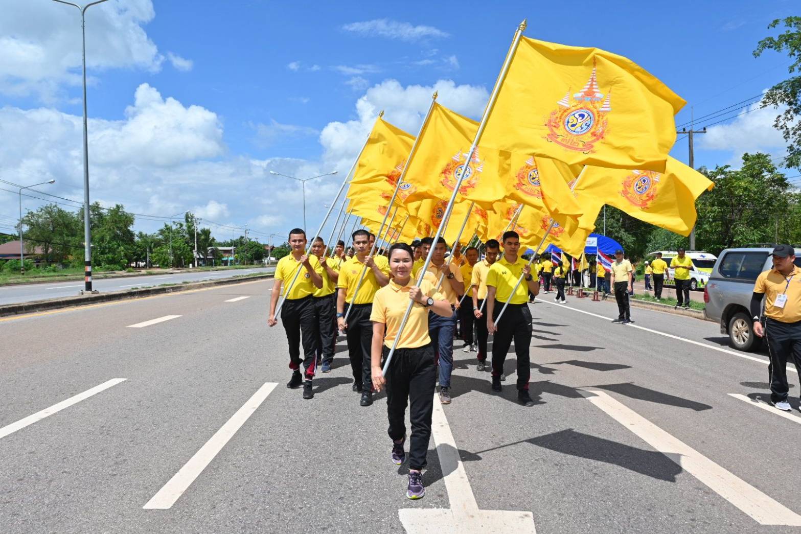 พช.นครพนม   ร่วมกิจกรรมเดิน วิ่ง ปั่น ธงตราสัญลักษณ์งานเฉลิมพระเกียรติพระบาทสมเด็จพระเจ้าอยู่หัว เนื่องในโอกาสพระราชพิธีมหามงคลเฉลิมพระชนมพรรษา 6 รอบ 28 กรกฎาคม 2567 ส่งมอบต่อให้จังหวัดสกลนคร