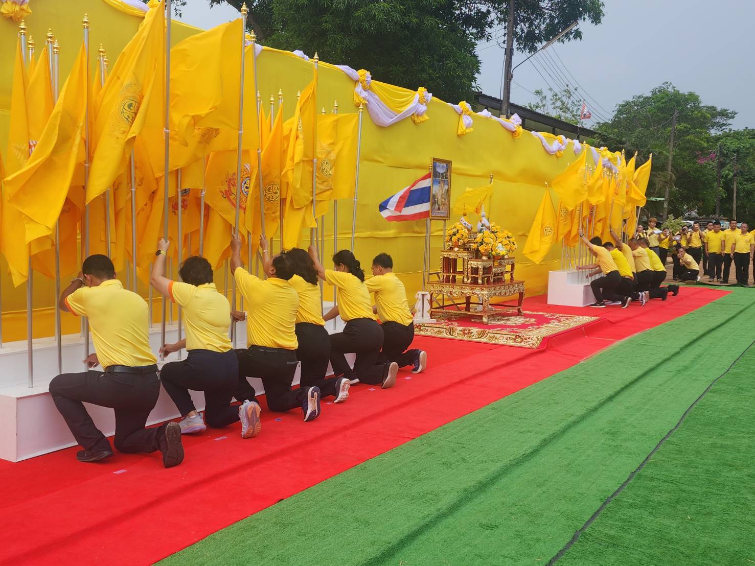 พช.นครพนม   ร่วมกิจกรรมเดิน วิ่ง ปั่น ธงตราสัญลักษณ์งานเฉลิมพระเกียรติพระบาทสมเด็จพระเจ้าอยู่หัว เนื่องในโอกาสพระราชพิธีมหามงคลเฉลิมพระชนมพรรษา 6 รอบ 28 กรกฎาคม 2567 ส่งมอบต่อให้จังหวัดสกลนคร