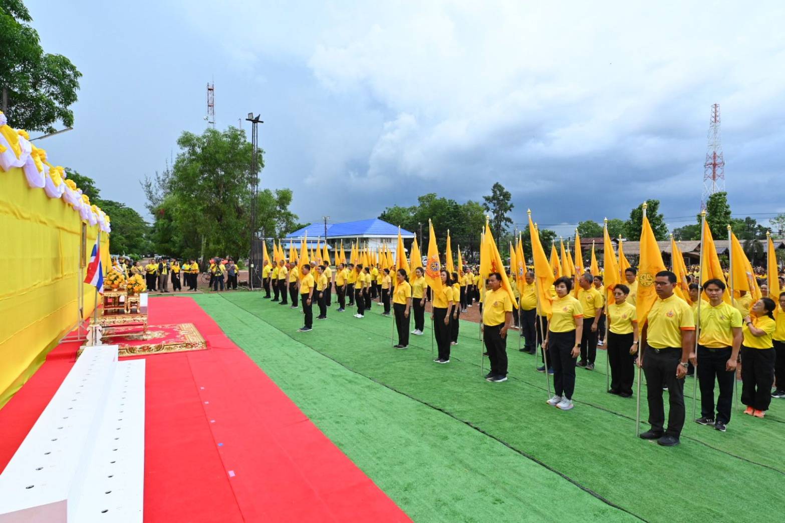 พช.นครพนม   ร่วมกิจกรรมเดิน วิ่ง ปั่น ธงตราสัญลักษณ์งานเฉลิมพระเกียรติพระบาทสมเด็จพระเจ้าอยู่หัว เนื่องในโอกาสพระราชพิธีมหามงคลเฉลิมพระชนมพรรษา 6 รอบ 28 กรกฎาคม 2567 ส่งมอบต่อให้จังหวัดสกลนคร