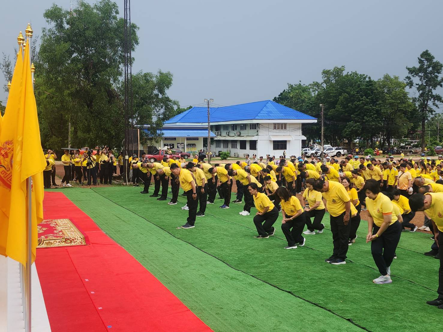 พช.นครพนม   ร่วมกิจกรรมเดิน วิ่ง ปั่น ธงตราสัญลักษณ์งานเฉลิมพระเกียรติพระบาทสมเด็จพระเจ้าอยู่หัว เนื่องในโอกาสพระราชพิธีมหามงคลเฉลิมพระชนมพรรษา 6 รอบ 28 กรกฎาคม 2567 ส่งมอบต่อให้จังหวัดสกลนคร