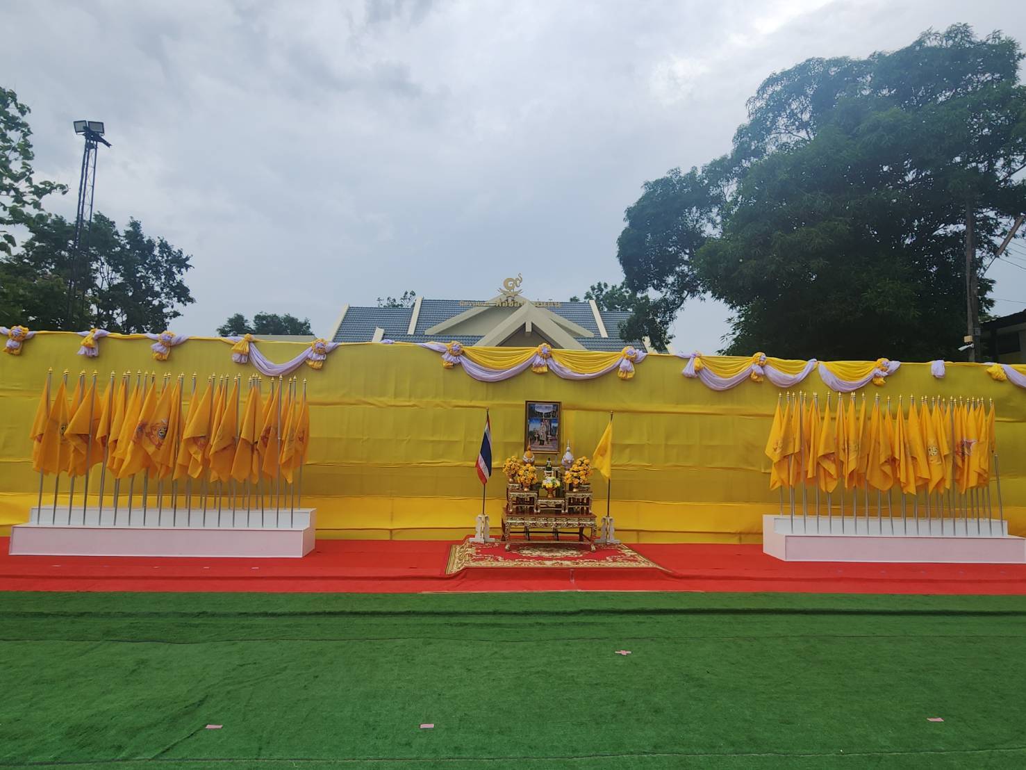 พช.นครพนม   ร่วมกิจกรรมเดิน วิ่ง ปั่น ธงตราสัญลักษณ์งานเฉลิมพระเกียรติพระบาทสมเด็จพระเจ้าอยู่หัว เนื่องในโอกาสพระราชพิธีมหามงคลเฉลิมพระชนมพรรษา 6 รอบ 28 กรกฎาคม 2567 ส่งมอบต่อให้จังหวัดสกลนคร