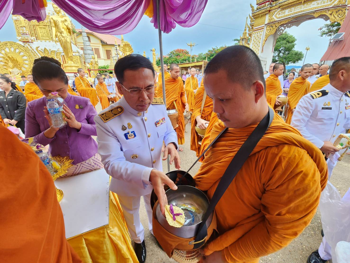 พช.นครพนม   ร่วมพิธีเจริญพระพุทธมนต์และพิธีทำบุญตักบาตร เฉลิมพระเกียรติสมเด็จพระนางเจ้าฯ พระบรมราชินี เนื่องในโอกาสวันเฉลิมพระชนมพรรษา 3 มิถุนายน 2567