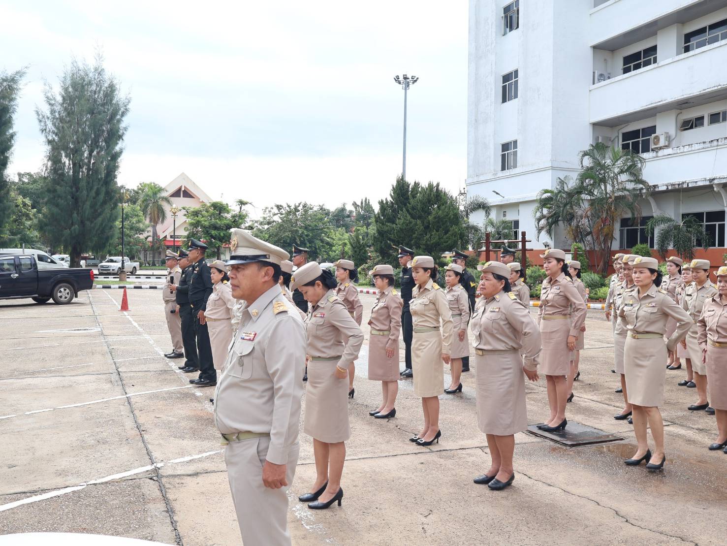 พช.นครพนม   ร่วมกิจกรรมเคารพธงชาติ สวดมนต์ไหว้พระ สร้างสำนึกรักและภาคภูมิใจในชาติไทย