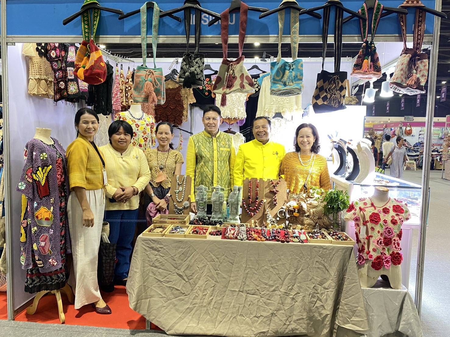 นครพนม   ร่วมเปิดงาน OTOP Midyear 2024 “หลากหลายผลิตภัณฑ์ สีสันภูมิปัญญาไทย” สุดยิ่งใหญ่อลังการ