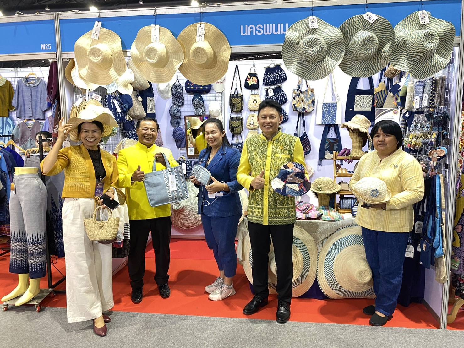 นครพนม   ร่วมเปิดงาน OTOP Midyear 2024 “หลากหลายผลิตภัณฑ์ สีสันภูมิปัญญาไทย” สุดยิ่งใหญ่อลังการ