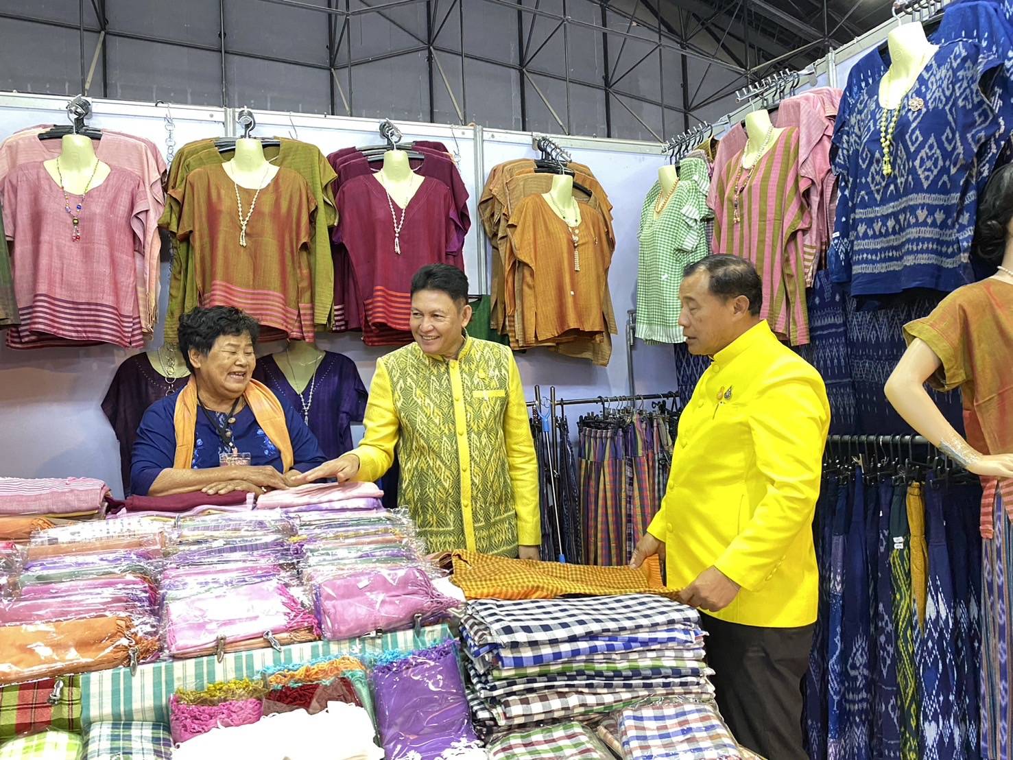 นครพนม   ร่วมเปิดงาน OTOP Midyear 2024 “หลากหลายผลิตภัณฑ์ สีสันภูมิปัญญาไทย” สุดยิ่งใหญ่อลังการ