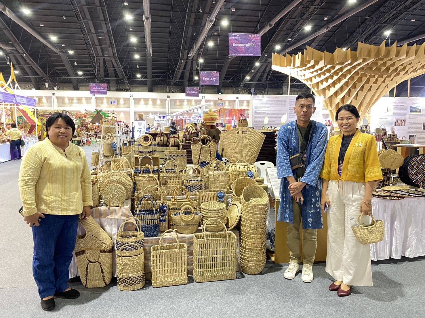 นครพนม   ร่วมเปิดงาน OTOP Midyear 2024 “หลากหลายผลิตภัณฑ์ สีสันภูมิปัญญาไทย” สุดยิ่งใหญ่อลังการ