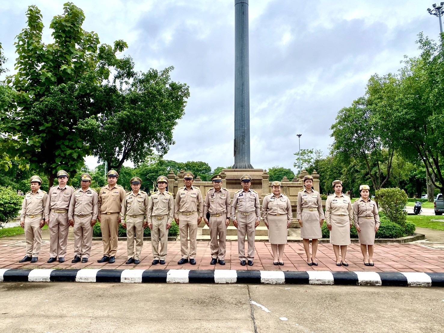 พช.นครพนม   ร่วมกิจกรรมเคารพธงชาติ สวดมนต์ไหว้พระ สร้างสำนึกรักและภาคภูมิใจในชาติไทย