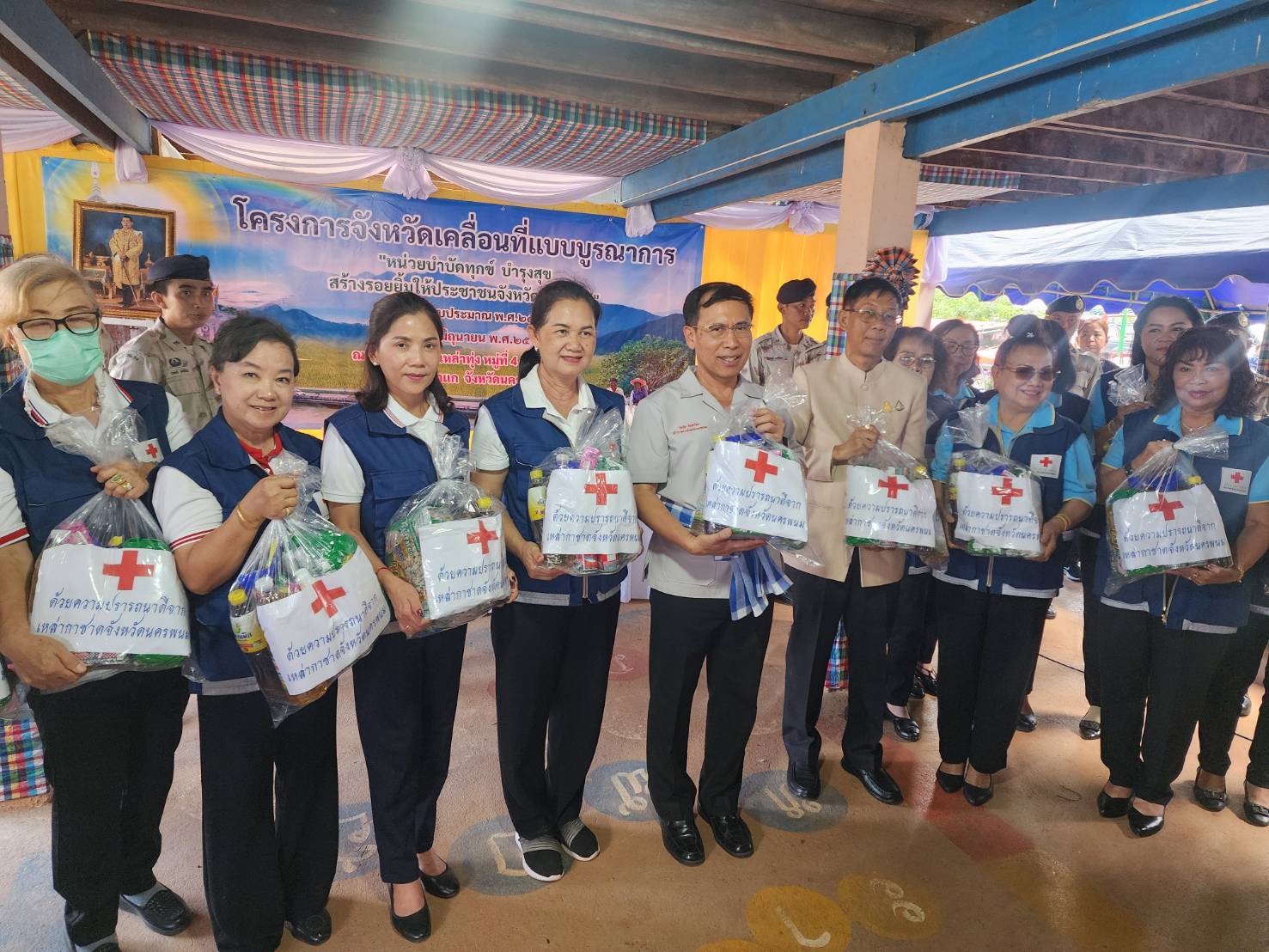ผู้ว่าฯ นครพนม   ขับเคลื่อนโครงการจังหวัดเคลื่อนที่แบบบูรณาการ “หน่วยบำบัดทุกข์ บำรุงสุข สร้างรอยยิ้มให้ประชาชนจังหวัดนครพนม” ประจำปีงบประมาณ พ.ศ. 2567 พื้นที่อำเภอนาแก