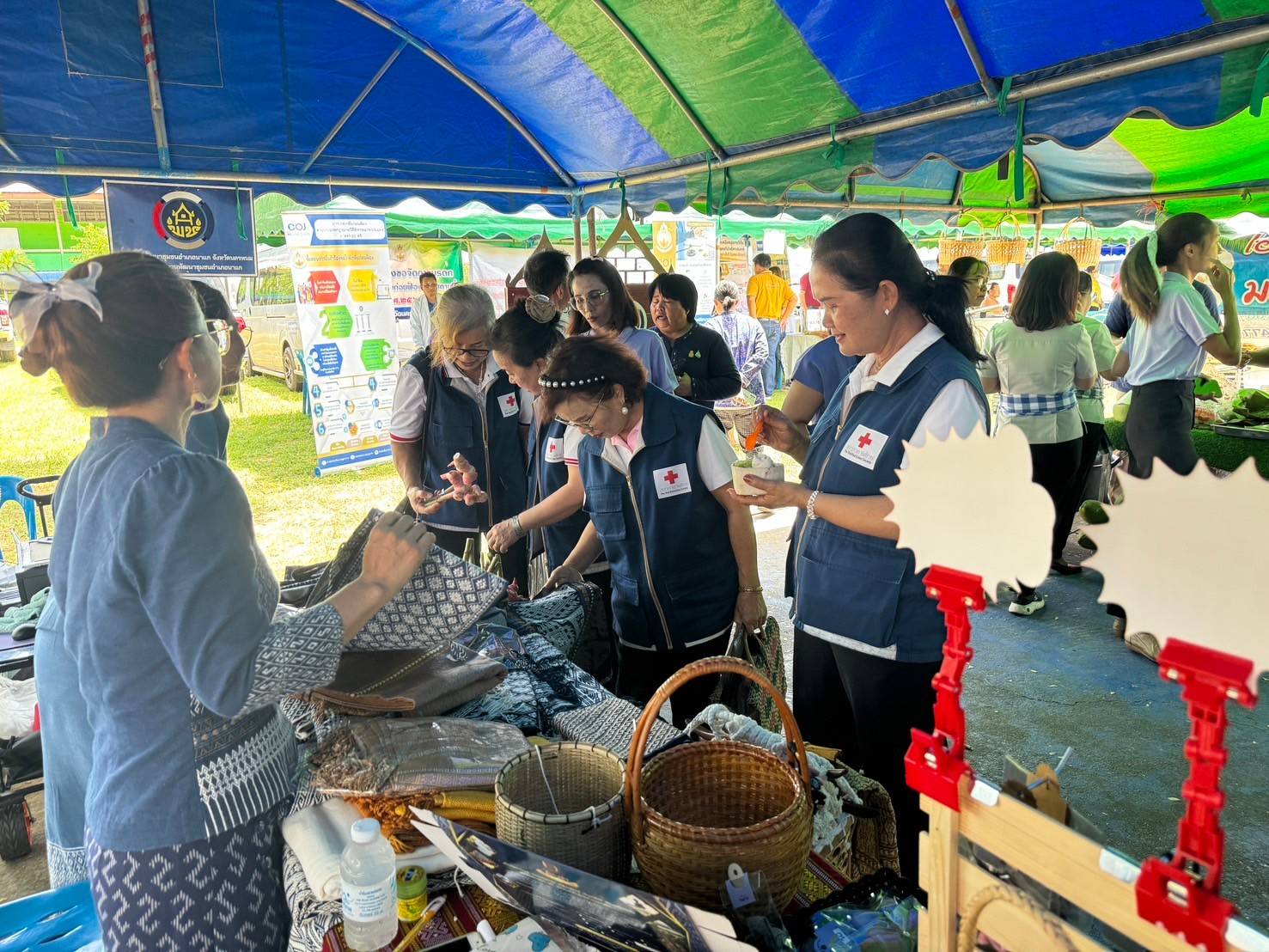 ผู้ว่าฯ นครพนม   ขับเคลื่อนโครงการจังหวัดเคลื่อนที่แบบบูรณาการ “หน่วยบำบัดทุกข์ บำรุงสุข สร้างรอยยิ้มให้ประชาชนจังหวัดนครพนม” ประจำปีงบประมาณ พ.ศ. 2567 พื้นที่อำเภอนาแก