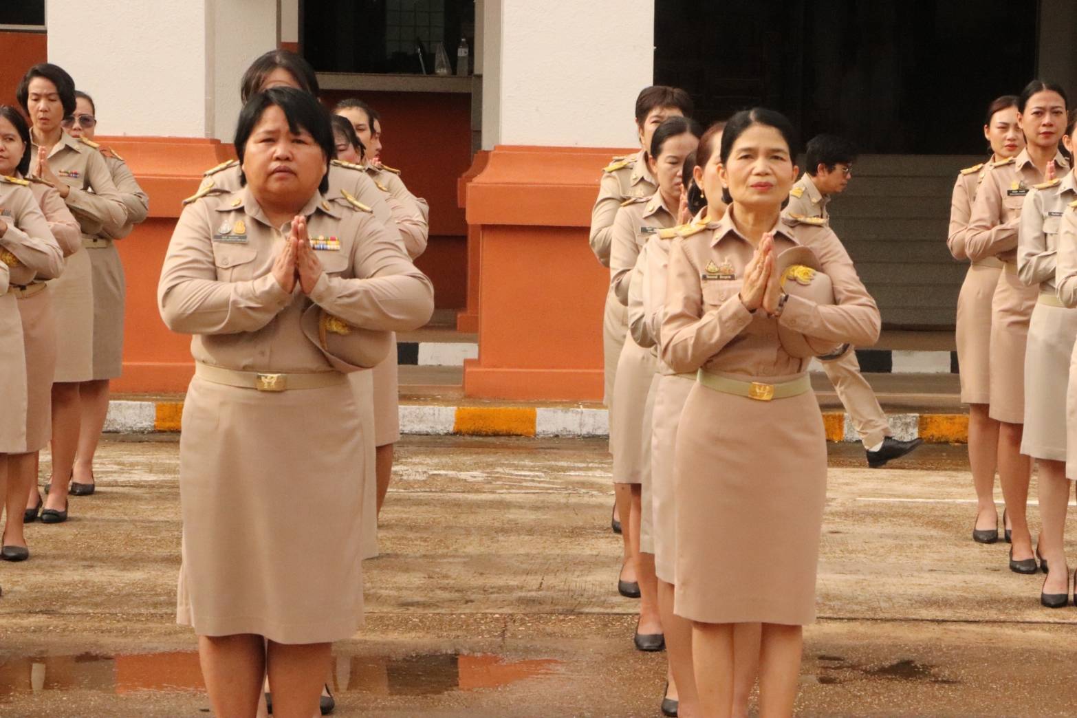 พช.นครพนม   ร่วมกิจกรรมเคารพธงชาติ สวดมนต์ไหว้พระ สร้างสำนึกรักและภาคภูมิใจในชาติไทย