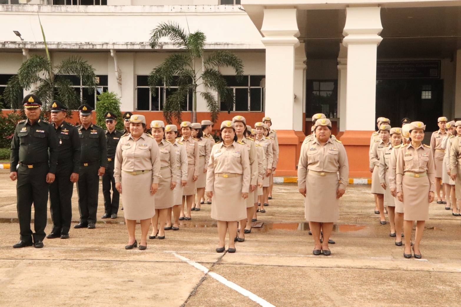 พช.นครพนม   ร่วมกิจกรรมเคารพธงชาติ สวดมนต์ไหว้พระ สร้างสำนึกรักและภาคภูมิใจในชาติไทย