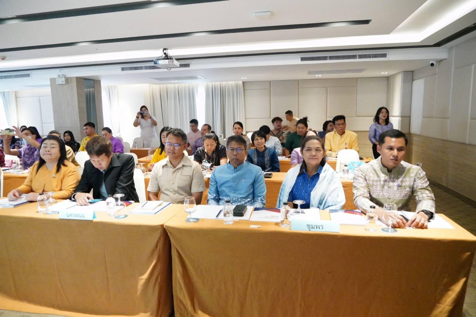 พช.นครพนม   ร่วมการประชุมเชิงปฏิบัติการพัฒนากลไกขับเคลื่อนการพัฒนาเศรษฐกิจฐานราก ระดับประเทศ ภายใต้แนวคิด “รัฐสนับสนุน เอกชนขับเคลื่อน และประชาชนลงมือทำ”