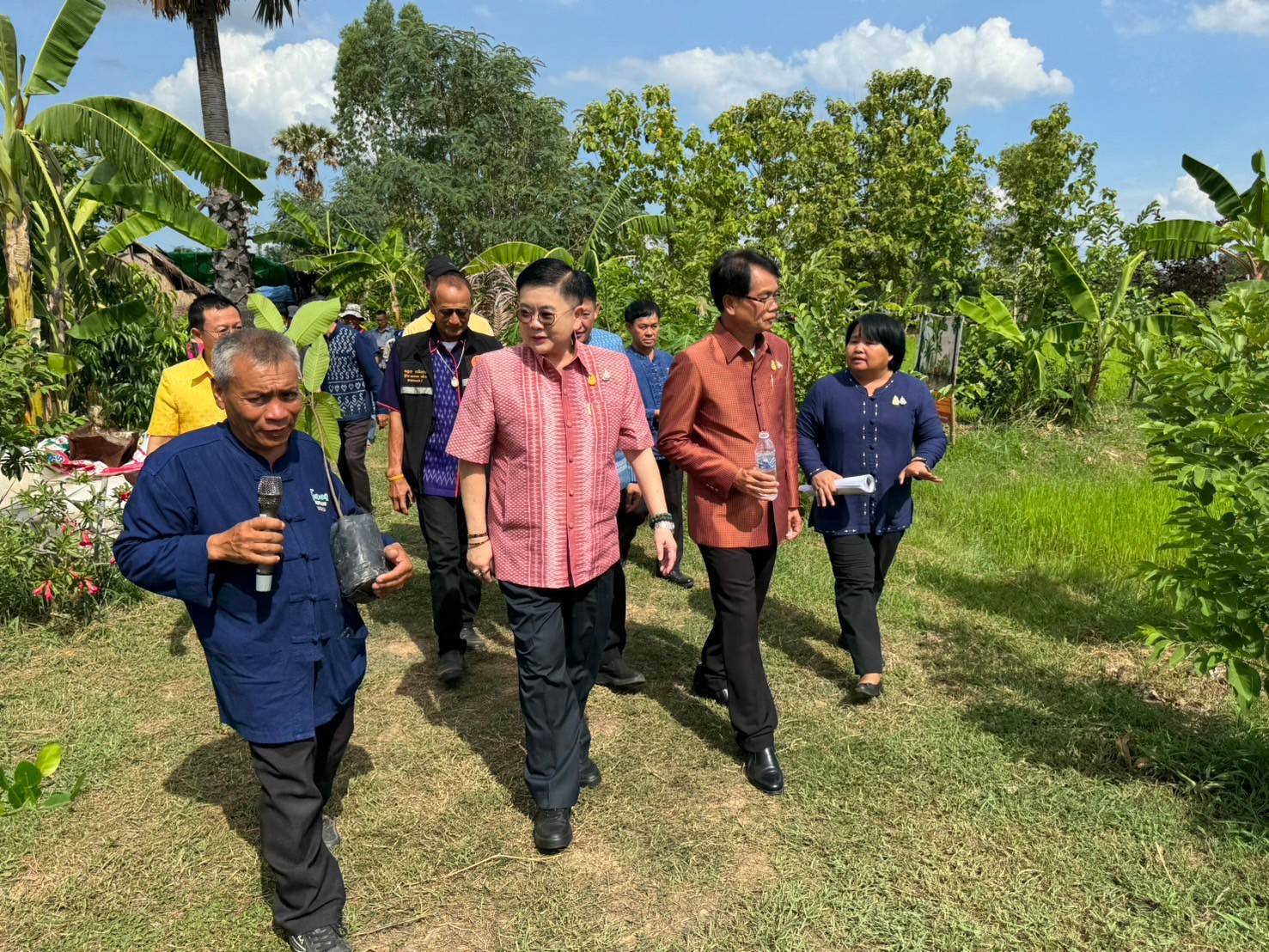 ผู้ตรวจราชการกระทรวงมหาดไทย พร้อมคณะ   ลงพื้นที่ตรวจติดตามการดำเนินงานโครงการและผลการปฏิบัติราชการตามนโยบายของรัฐบาลและกระทรวงมหาดไทย ในพื้นที่เขตตรวจราชการที่ 11 ประจำปี 2567 การดำเนินโครงการขยายผลการพัฒนาพื้นที่ต้นแบบการพัฒนาคุณภาพชีวิต ตามหลักทฤษฎีใหม่ประยุกต์สู่ “โคก หนอง นา” เฉลิมพระเกียรติพระบาทสมเด็จพระเจ้าอยู่หัว เนื่องในโอกาสมหามงคลเฉลิมพระชนมพรรษา 6 รอบ 28 กรกฎาคม 2567  พื้นที่จังหวัดนครพนม