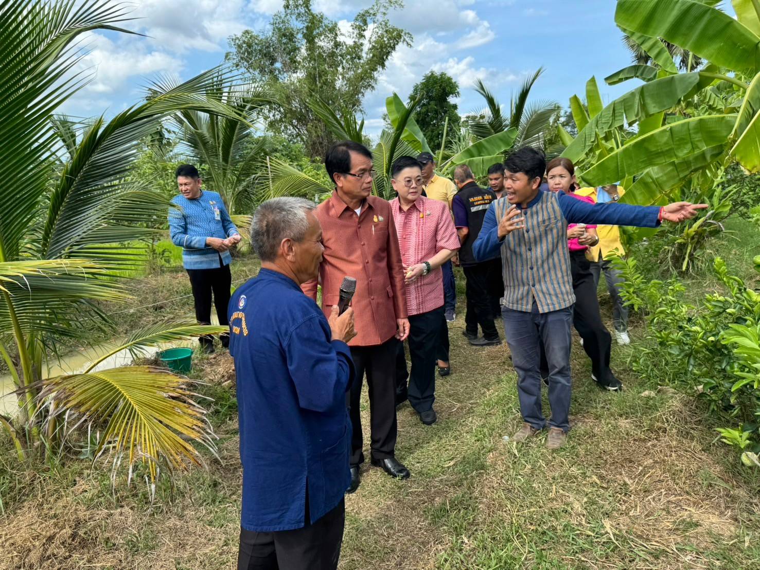 ผู้ตรวจราชการกระทรวงมหาดไทย พร้อมคณะ   ลงพื้นที่ตรวจติดตามการดำเนินงานโครงการและผลการปฏิบัติราชการตามนโยบายของรัฐบาลและกระทรวงมหาดไทย ในพื้นที่เขตตรวจราชการที่ 11 ประจำปี 2567 การดำเนินโครงการขยายผลการพัฒนาพื้นที่ต้นแบบการพัฒนาคุณภาพชีวิต ตามหลักทฤษฎีใหม่ประยุกต์สู่ “โคก หนอง นา” เฉลิมพระเกียรติพระบาทสมเด็จพระเจ้าอยู่หัว เนื่องในโอกาสมหามงคลเฉลิมพระชนมพรรษา 6 รอบ 28 กรกฎาคม 2567  พื้นที่จังหวัดนครพนม