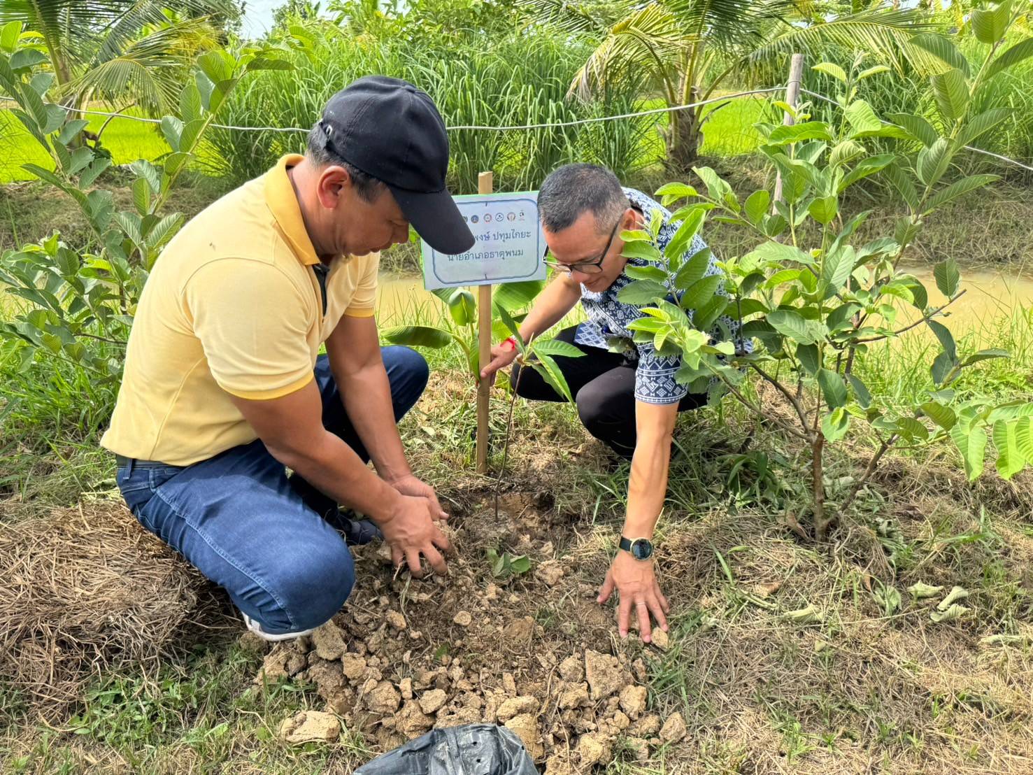 ผู้ตรวจราชการกระทรวงมหาดไทย พร้อมคณะ   ลงพื้นที่ตรวจติดตามการดำเนินงานโครงการและผลการปฏิบัติราชการตามนโยบายของรัฐบาลและกระทรวงมหาดไทย ในพื้นที่เขตตรวจราชการที่ 11 ประจำปี 2567 การดำเนินโครงการขยายผลการพัฒนาพื้นที่ต้นแบบการพัฒนาคุณภาพชีวิต ตามหลักทฤษฎีใหม่ประยุกต์สู่ “โคก หนอง นา” เฉลิมพระเกียรติพระบาทสมเด็จพระเจ้าอยู่หัว เนื่องในโอกาสมหามงคลเฉลิมพระชนมพรรษา 6 รอบ 28 กรกฎาคม 2567  พื้นที่จังหวัดนครพนม