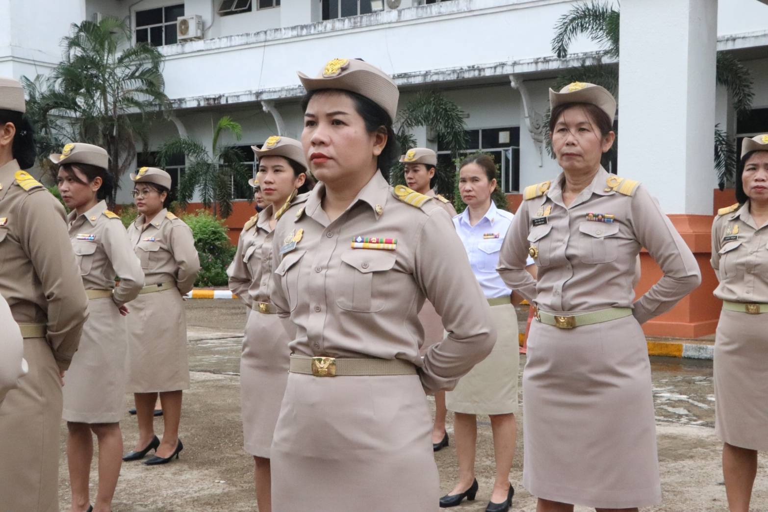 พช.นครพนม   ร่วมกิจกรรมเคารพธงชาติ สวดมนต์ไหว้พระ สร้างสำนึกรักและภาคภูมิใจในชาติไทย