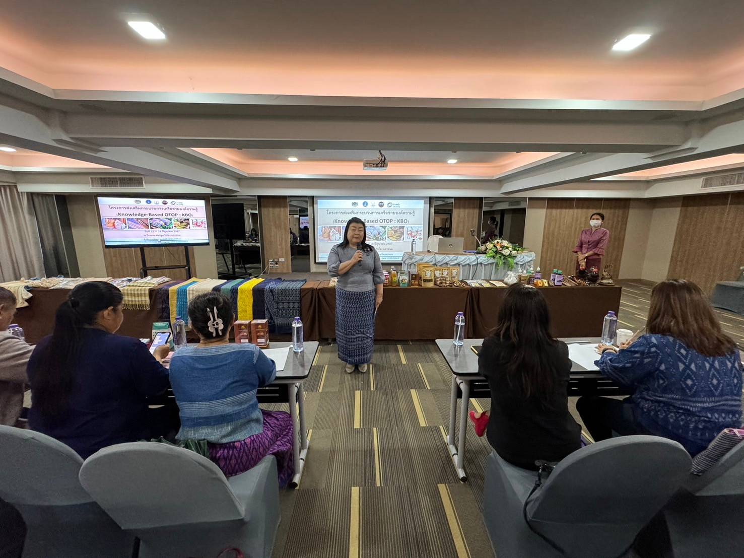 จังหวัดนครพนม   ส่งเสริมกระบวนการเครือข่ายองค์ความรู้ (Knowledge-Based OTOP : KBO) พัฒนาผลิตภัณฑ์มีคุณภาพ ได้มาตรฐานด้วยองค์ความรู้และนวัตกรรม