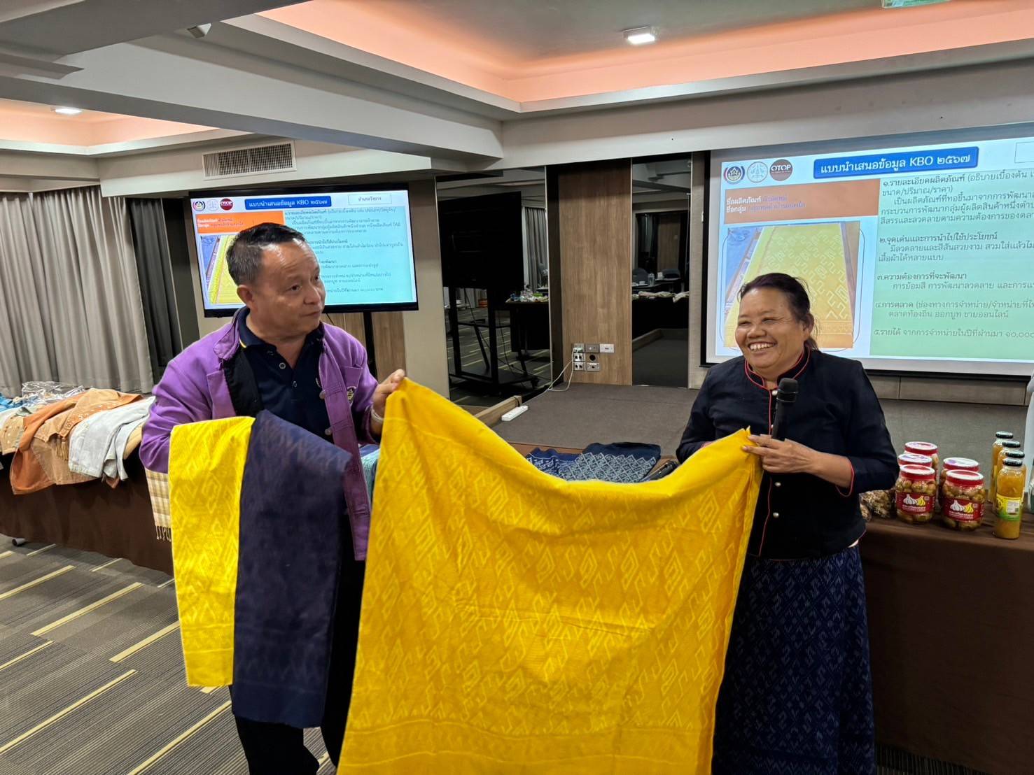 จังหวัดนครพนม   ส่งเสริมกระบวนการเครือข่ายองค์ความรู้ (Knowledge-Based OTOP : KBO) พัฒนาผลิตภัณฑ์มีคุณภาพ ได้มาตรฐานด้วยองค์ความรู้และนวัตกรรม