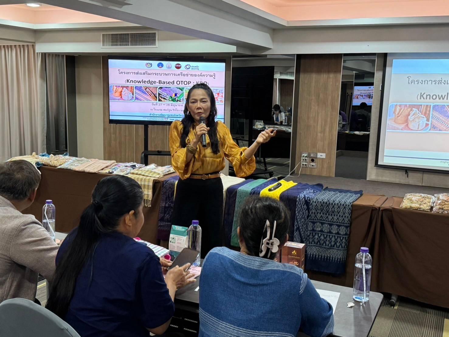 จังหวัดนครพนม   ส่งเสริมกระบวนการเครือข่ายองค์ความรู้ (Knowledge-Based OTOP : KBO) พัฒนาผลิตภัณฑ์มีคุณภาพ ได้มาตรฐานด้วยองค์ความรู้และนวัตกรรม