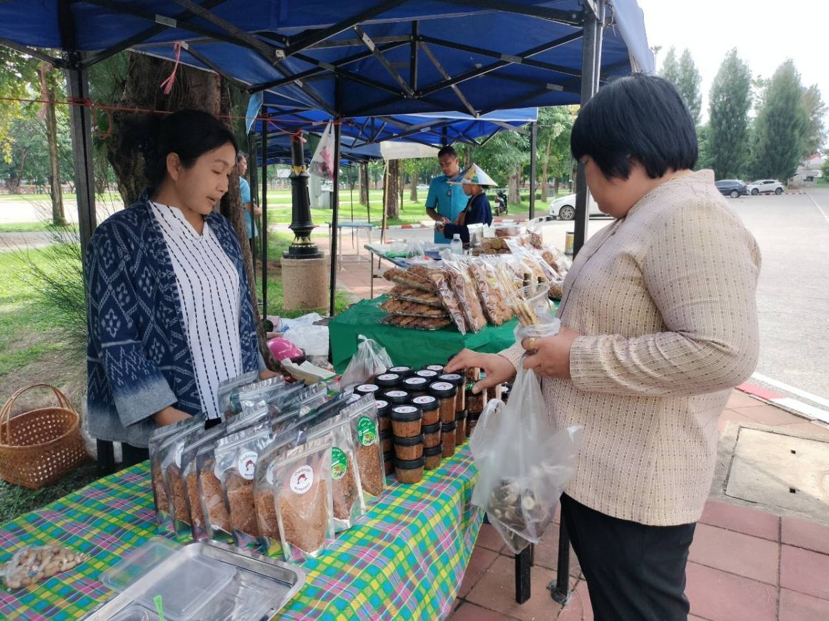 นครพนม   จัดแสดงและจำหน่ายผลผลิต โคก หนอง นา “ตลาดนัดโคก หนอง นา และอาหารปลอดภัย” สู่ความยั่งยืน