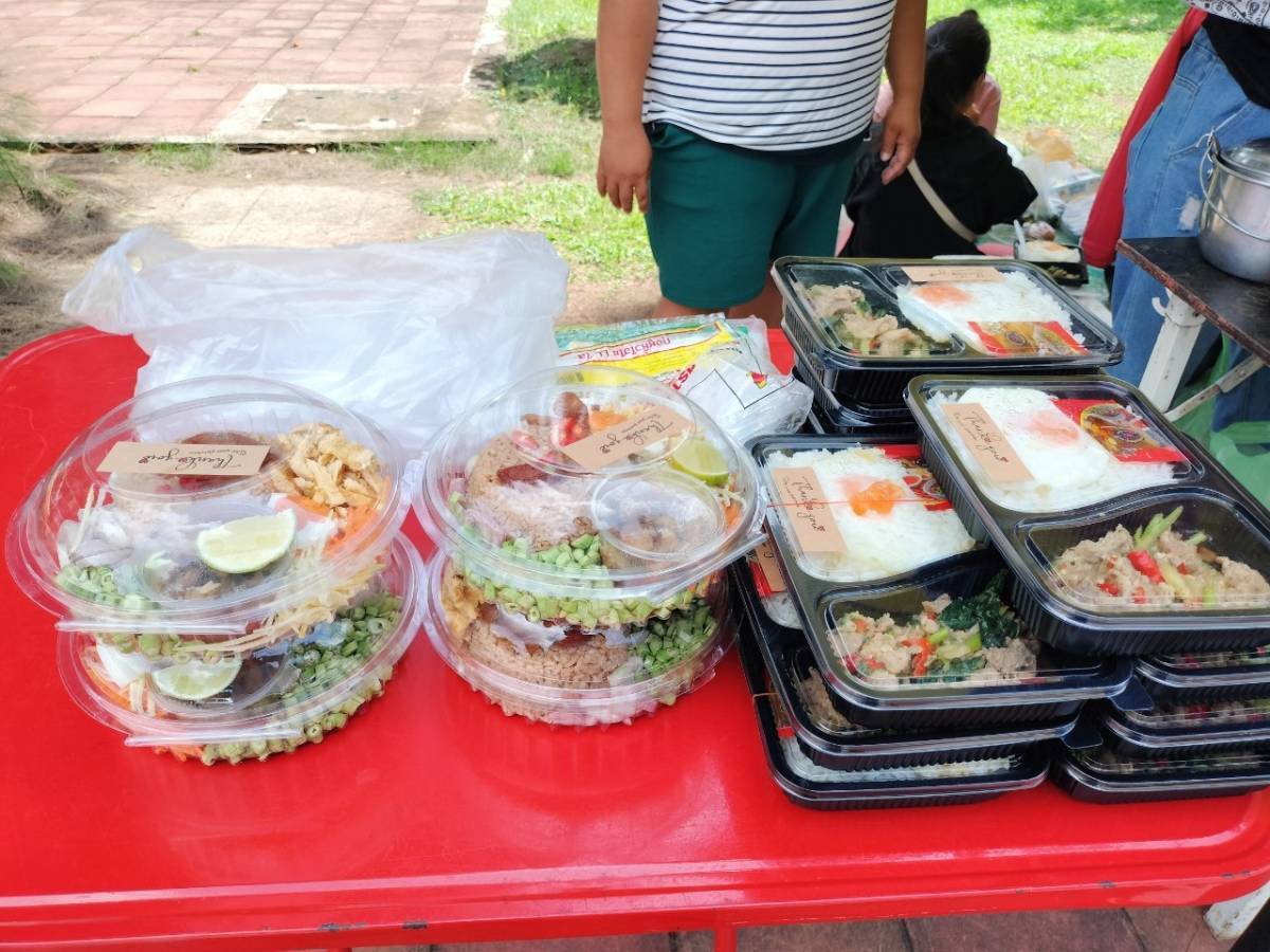 นครพนม   จัดแสดงและจำหน่ายผลผลิต โคก หนอง นา “ตลาดนัดโคก หนอง นา และอาหารปลอดภัย” สู่ความยั่งยืน