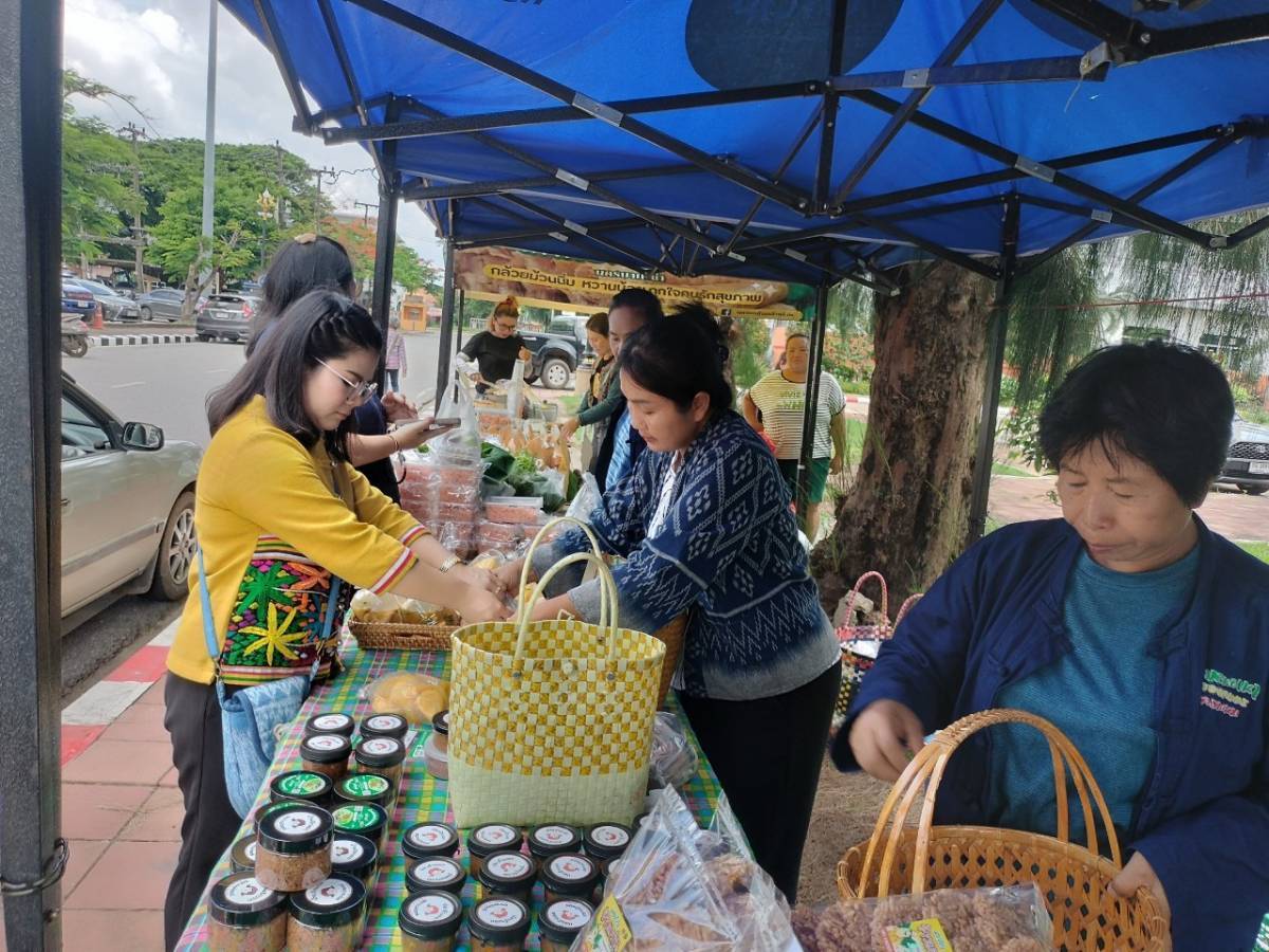นครพนม   จัดแสดงและจำหน่ายผลผลิต โคก หนอง นา “ตลาดนัดโคก หนอง นา และอาหารปลอดภัย” สู่ความยั่งยืน