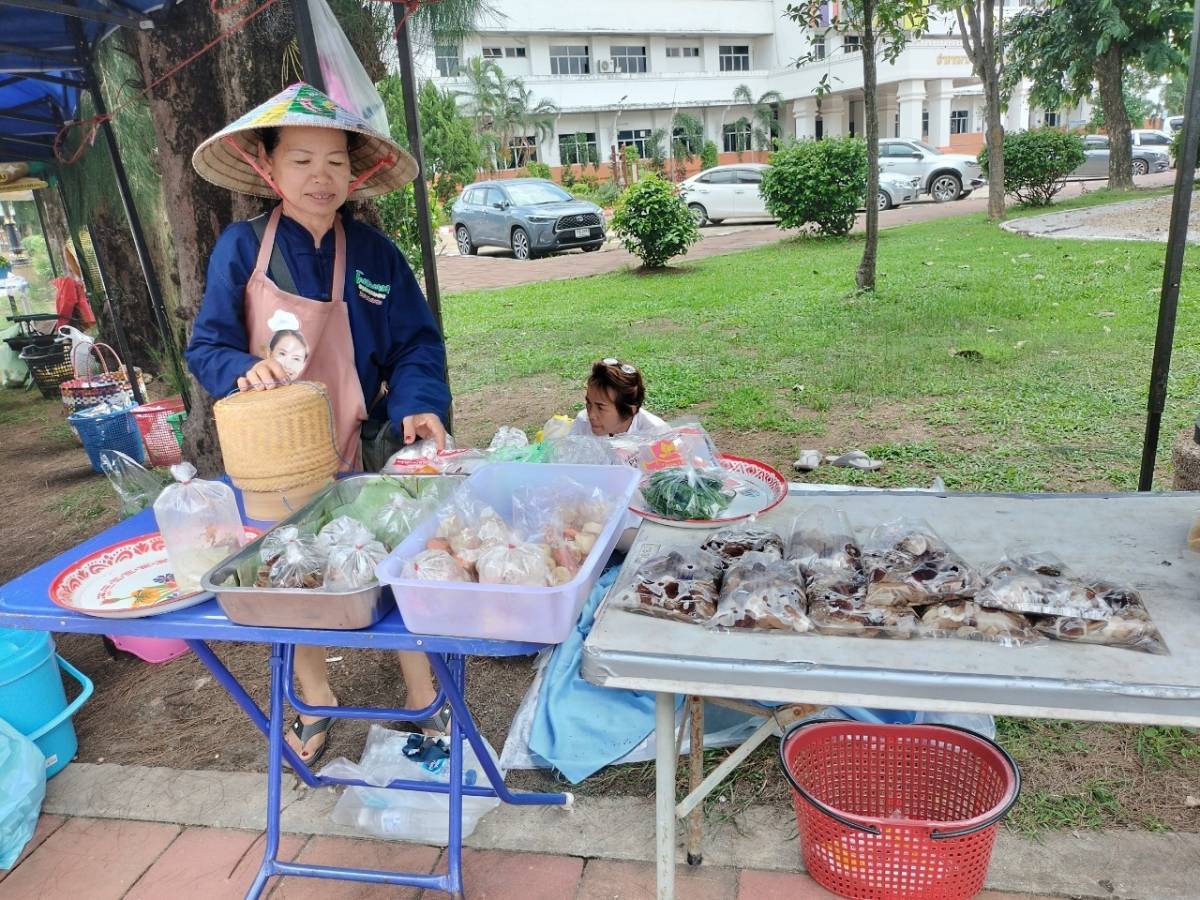 นครพนม   จัดแสดงและจำหน่ายผลผลิต โคก หนอง นา “ตลาดนัดโคก หนอง นา และอาหารปลอดภัย” สู่ความยั่งยืน