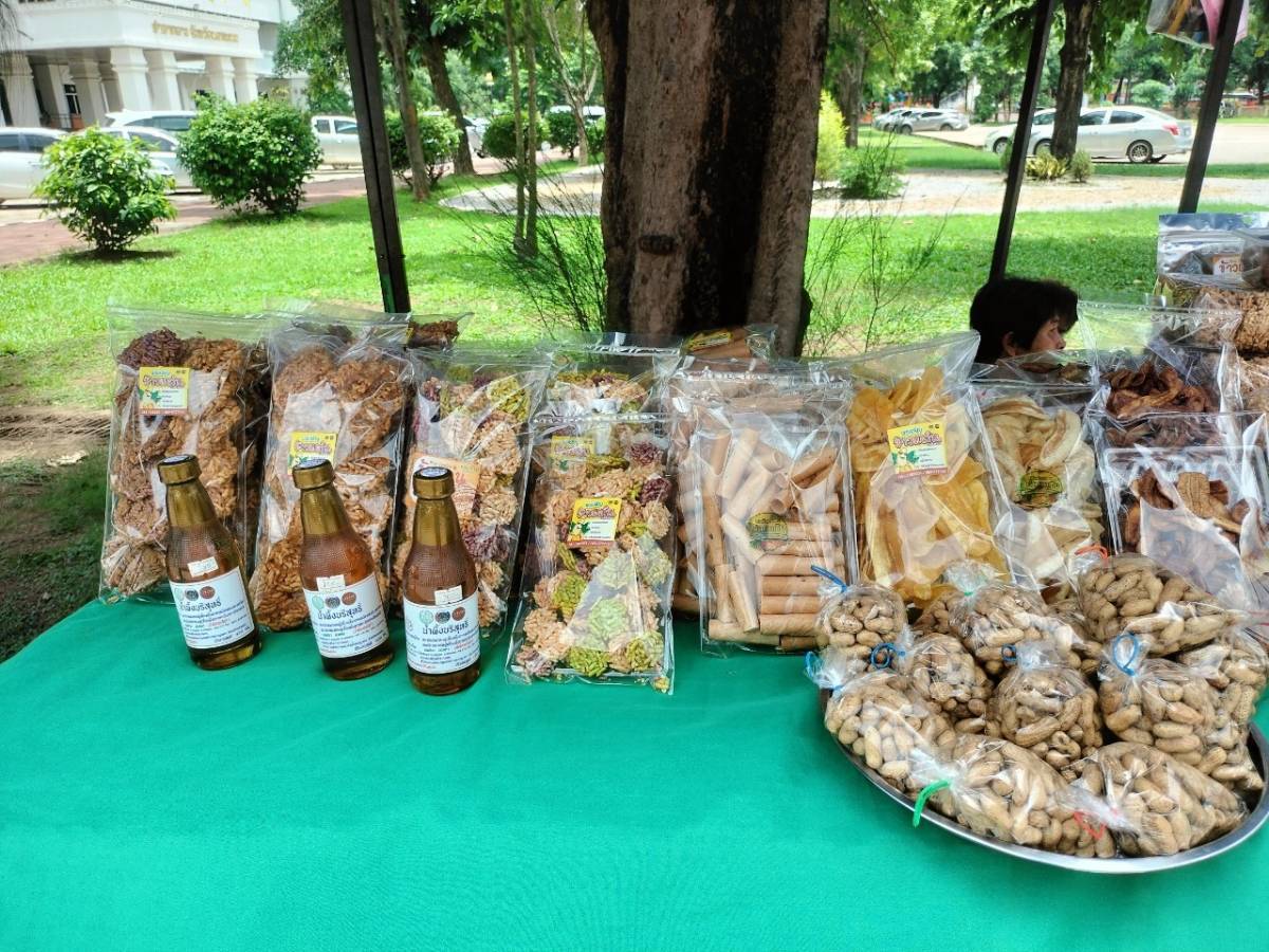 นครพนม   จัดแสดงและจำหน่ายผลผลิต โคก หนอง นา “ตลาดนัดโคก หนอง นา และอาหารปลอดภัย” สู่ความยั่งยืน
