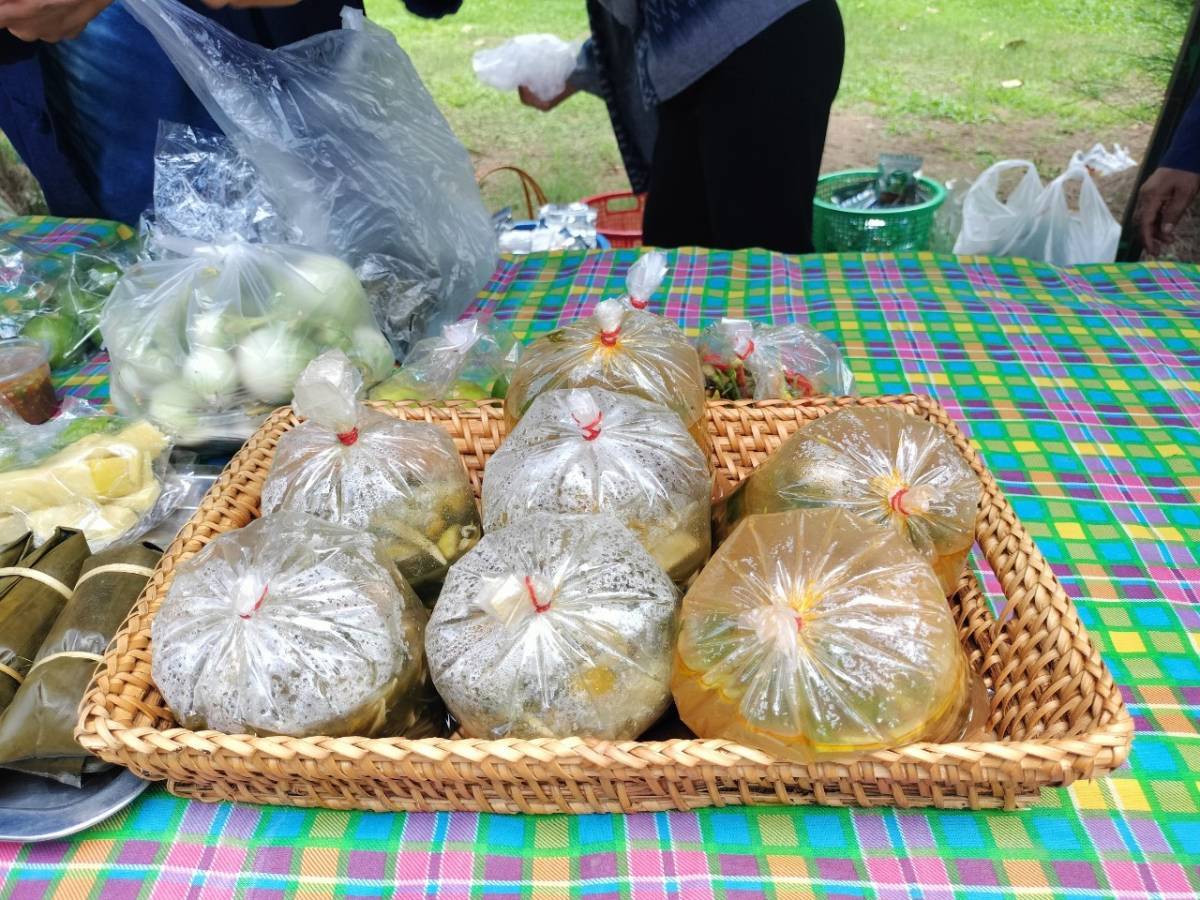 นครพนม   จัดแสดงและจำหน่ายผลผลิต โคก หนอง นา “ตลาดนัดโคก หนอง นา และอาหารปลอดภัย” สู่ความยั่งยืน