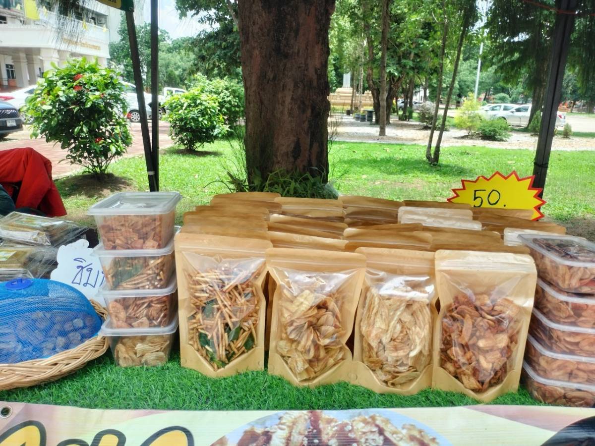 นครพนม   จัดแสดงและจำหน่ายผลผลิต โคก หนอง นา “ตลาดนัดโคก หนอง นา และอาหารปลอดภัย” สู่ความยั่งยืน