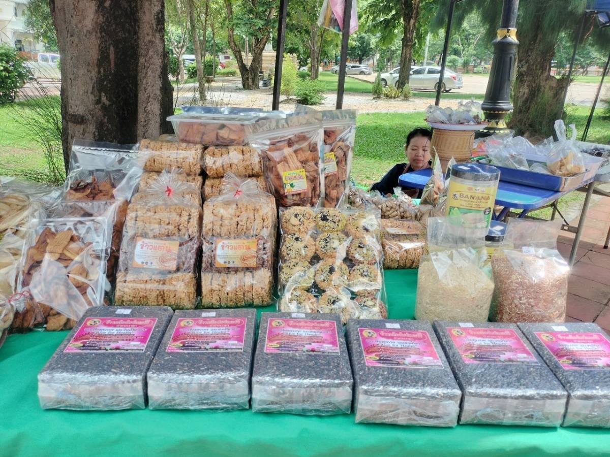 นครพนม   จัดแสดงและจำหน่ายผลผลิต โคก หนอง นา “ตลาดนัดโคก หนอง นา และอาหารปลอดภัย” สู่ความยั่งยืน