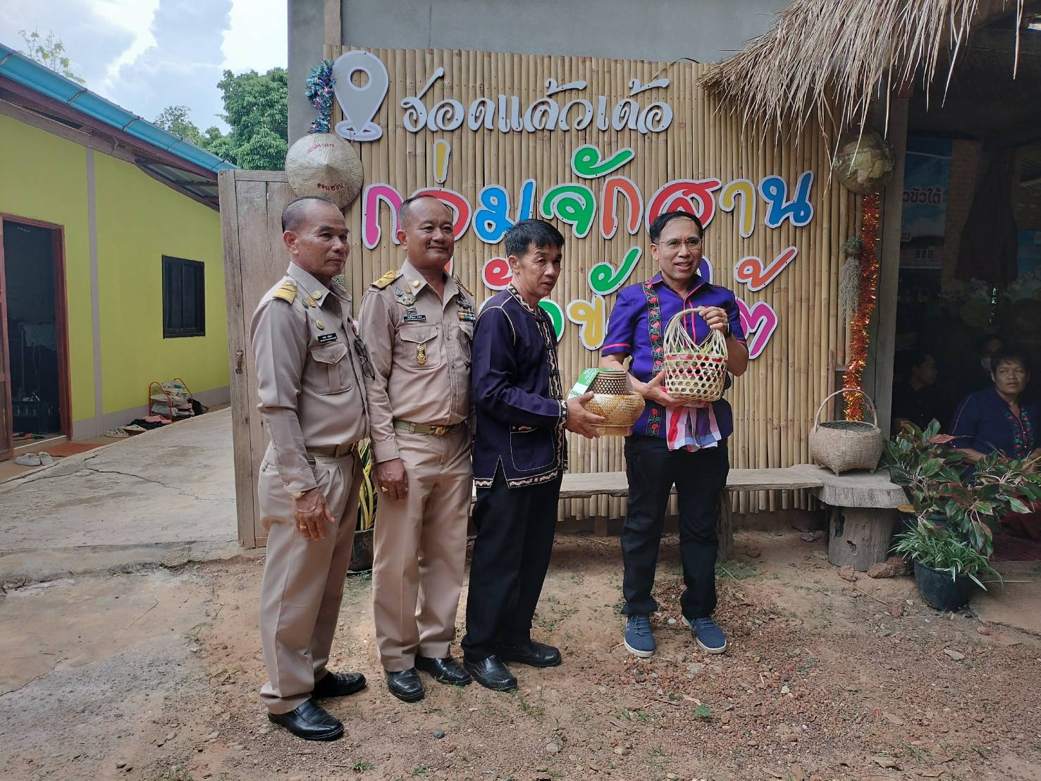 ผู้ว่าฯ นครพนม   ลงพื้นที่ตรวจติดตามการดำเนินงานตามนโยบายของรัฐบาล กระทรวงมหาดไทย และของจังหวัดนครพนม ในพื้นที่อำเภอเรณูนคร