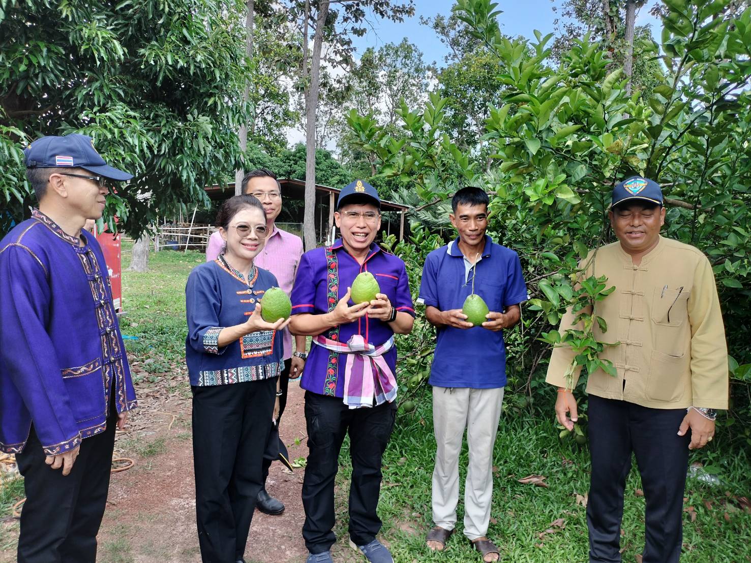 ผู้ว่าฯ นครพนม   ลงพื้นที่ตรวจติดตามการดำเนินงานตามนโยบายของรัฐบาล กระทรวงมหาดไทย และของจังหวัดนครพนม ในพื้นที่อำเภอเรณูนคร