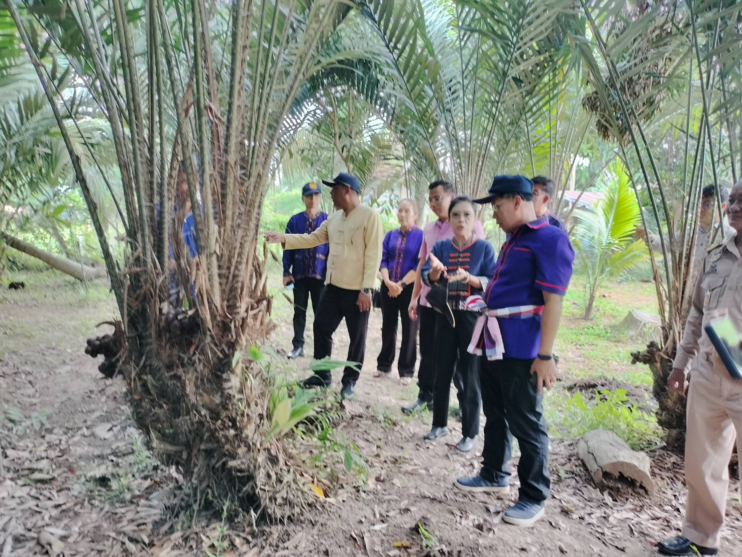 ผู้ว่าฯ นครพนม   ลงพื้นที่ตรวจติดตามการดำเนินงานตามนโยบายของรัฐบาล กระทรวงมหาดไทย และของจังหวัดนครพนม ในพื้นที่อำเภอเรณูนคร